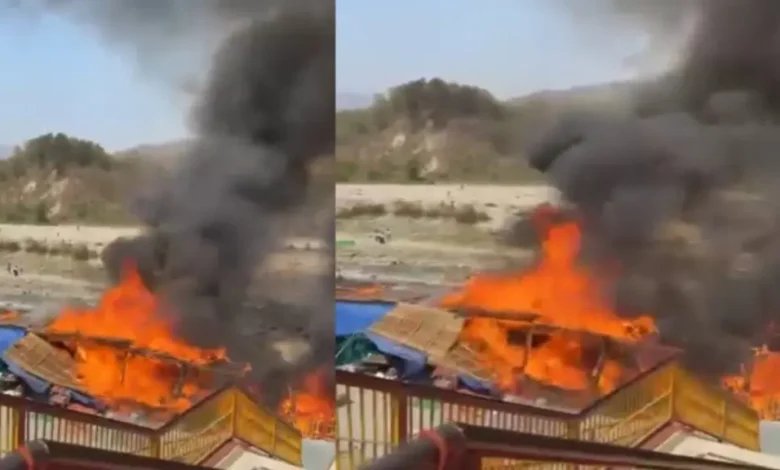 Uttarakhand: गर्जिया मंदिर परिसर में लगी भीषण आग, मचा हड़कंप, वीडियो देखिए