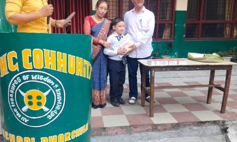 रं- कम्युनिटि स्कूल के टॉपर्स हुए सम्मानित