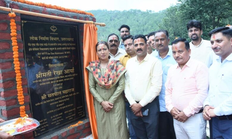मंत्री रेखा आर्या ने किया मोटरमार्ग के सुधारीकरण व डामरीकरण कार्य का शिलान्यास