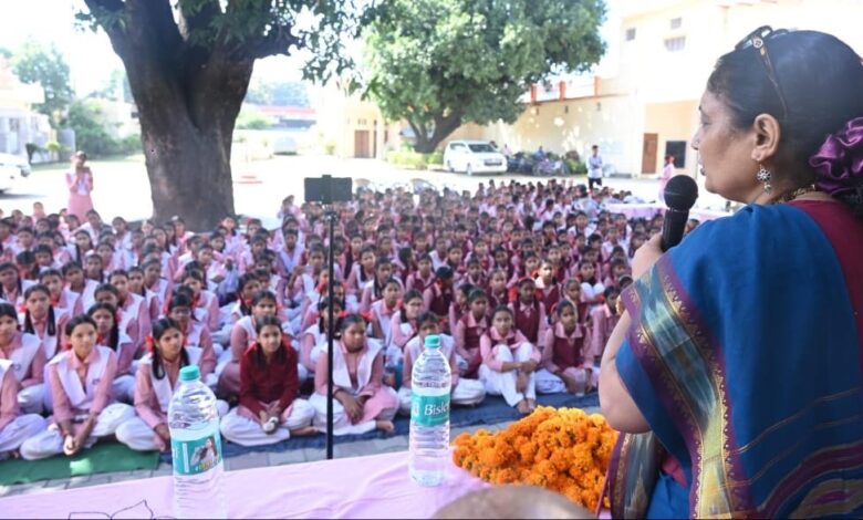 शिक्षा जीवन के लिए अनमोल, शिक्षा के माध्यम से जीवन की दिशा तय होती है : ऋतु खण्डूड़ी भूषण शिक्षा जीवन के लिए अनमोल, शिक्षा के माध्यम से जीवन की दिशा तय होती है : ऋतु खण्डूड़ी भूषण
