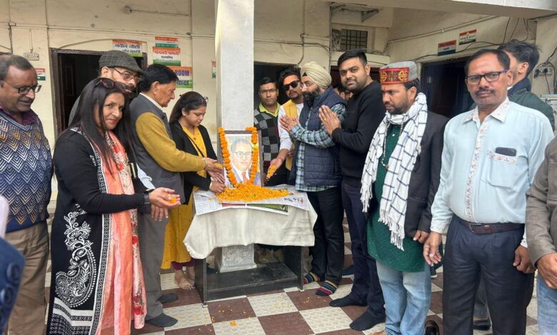 कांग्रेस कार्यकर्ताओं ने किया संविधान की प्रस्तावना का पाठ