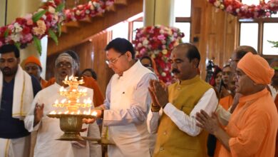 मुख्यमंत्री धामी अल्मोड़ा के डोल आश्रम, श्री कल्याणिका हिमालय देवस्थानम न्यास के श्री पीठम स्थापना महोत्सव कार्यक्रम में 1100 कन्याओं का किया पूजन