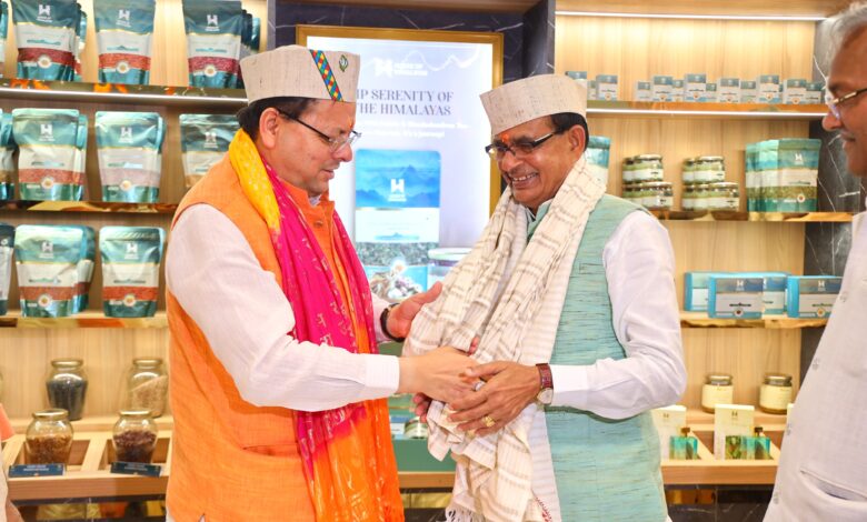 जौलीग्रांट एयरपोर्ट पर दिखेंगे उत्तराखंड की संस्कृति के रंग, केंद्रीय मंत्री शिवराज सिंह चौहान एवं मुख्यमंत्री पुष्कर सिंह धामी ने “हाउस ऑफ हिमालयाज” के स्टोर का किया शुभारंभ जौलीग्रांट एयरपोर्ट पर दिखेंगे उत्तराखंड की संस्कृति के रंग, केंद्रीय मंत्री शिवराज सिंह चौहान एवं मुख्यमंत्री पुष्कर सिंह धामी ने “हाउस ऑफ हिमालयाज” के स्टोर का किया शुभारंभ