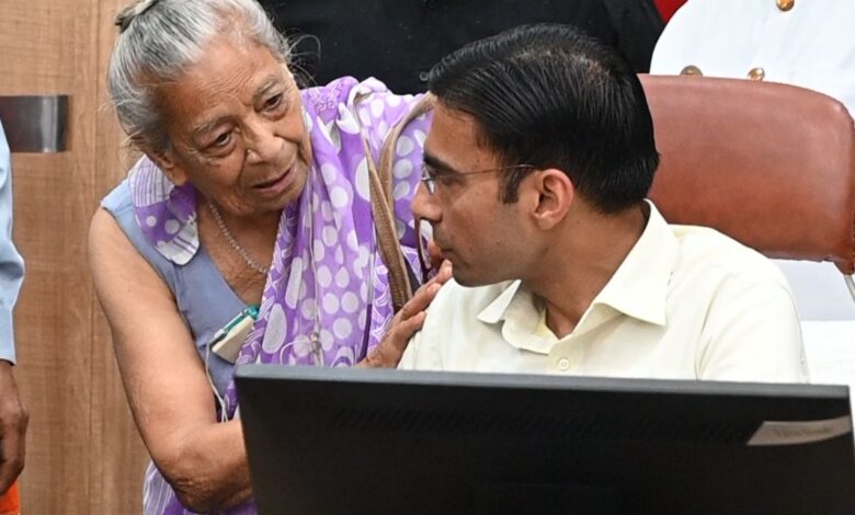 डीएम लेटर मॉनिटरिंग सिस्टम साबित हो रहा वरदान, जनमन की समस्या का हो रहा टाइम बाउंड समाधान डीएम लेटर मॉनिटरिंग सिस्टम साबित हो रहा वरदान, जनमन की समस्या का हो रहा टाइम बाउंड समाधान