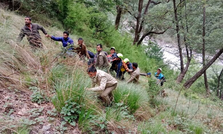 जनपद उत्तरकाशी, गंगनानी में यात्रियों को ले जा रहा हैली हुआ दुर्घटनाग्रस्त, SDRF उत्तराखंड पुलिस कर रही रेस्क्यू ऑपरेशन जनपद उत्तरकाशी, गंगनानी में यात्रियों को ले जा रहा हैली हुआ दुर्घटनाग्रस्त, SDRF उत्तराखंड पुलिस कर रही रेस्क्यू ऑपरेशन
